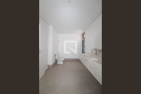 Apartamento à venda com 316m², 4 quartos e 4 vagas Apartamento à venda com 316m², 4 quartos e 4 vagasBanheiro
