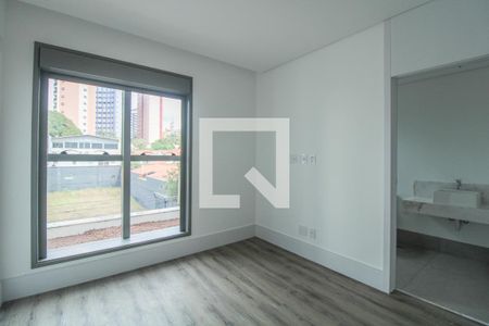 Apartamento à venda com 316m², 4 quartos e 4 vagas Apartamento à venda com 316m², 4 quartos e 4 vagasQuarto