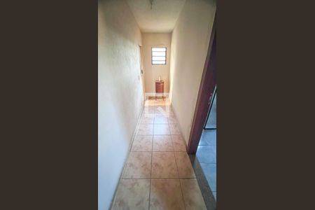 Casa à venda com 190m², 3 quartos e 2 vagasCorredor