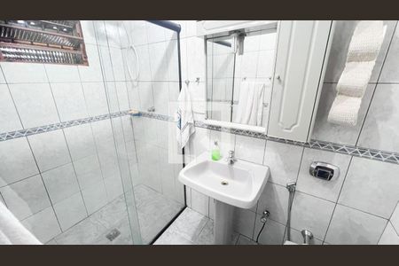 Casa à venda com 190m², 3 quartos e 2 vagasBanheiro 