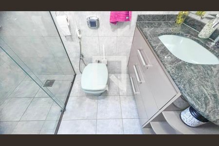 Casa à venda com 190m², 3 quartos e 2 vagasBanheiro 