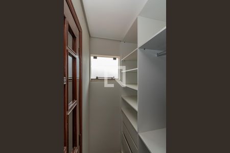 Casa à venda com 535m², 5 quartos e 8 vagas Casa à venda com 535m², 5 quartos e 8 vagasCloset da suíte 3
