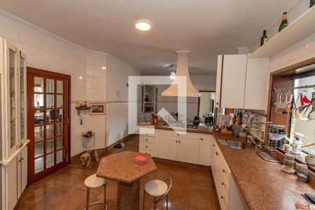 Casa à venda com 535m², 5 quartos e 8 vagas Casa à venda com 535m², 5 quartos e 8 vagasCozinha