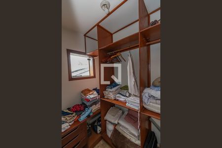 Casa à venda com 535m², 5 quartos e 8 vagas Casa à venda com 535m², 5 quartos e 8 vagasCloset da suíte 2