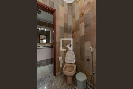 Casa à venda com 535m², 5 quartos e 8 vagas Casa à venda com 535m², 5 quartos e 8 vagasBanheiro da Suíte 2