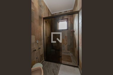 Casa à venda com 535m², 5 quartos e 8 vagas Casa à venda com 535m², 5 quartos e 8 vagasBanheiro da Suíte 2