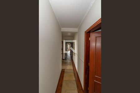 Casa à venda com 535m², 5 quartos e 8 vagas Casa à venda com 535m², 5 quartos e 8 vagasCorredor