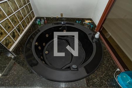 Casa à venda com 535m², 5 quartos e 8 vagas Casa à venda com 535m², 5 quartos e 8 vagasDetalhe Banheiro da Suíte 1