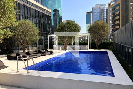 Studio à venda com 42m², 1 quarto e 1 vaga Studio à venda com 42m², 1 quarto e 1 vagaPiscina externa