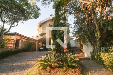 Casa de condomínio à venda com 389m², 4 quartos e 3 vagas Casa de condomínio à venda com 389m², 4 quartos e 3 vagasVista da Rua
