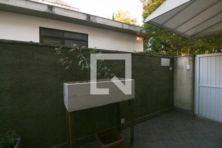 Casa de condomínio à venda com 389m², 4 quartos e 3 vagas Casa de condomínio à venda com 389m², 4 quartos e 3 vagasÁrea de Serviço