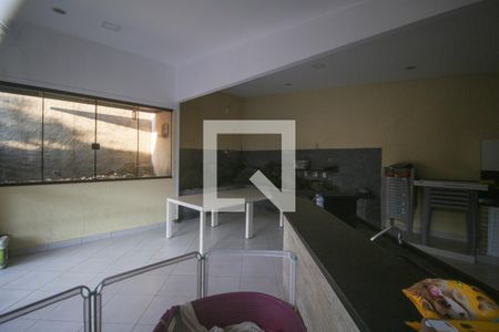 Casa de condomínio à venda com 389m², 4 quartos e 3 vagas Casa de condomínio à venda com 389m², 4 quartos e 3 vagasEscritório