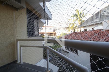 Casa de condomínio à venda com 389m², 4 quartos e 3 vagas Casa de condomínio à venda com 389m², 4 quartos e 3 vagasVaranda