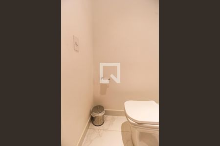 Casa de condomínio à venda com 389m², 4 quartos e 3 vagas Casa de condomínio à venda com 389m², 4 quartos e 3 vagasLavabo