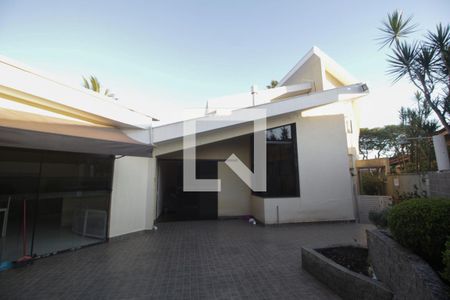 Casa de condomínio à venda com 389m², 4 quartos e 3 vagas Casa de condomínio à venda com 389m², 4 quartos e 3 vagasQuintal