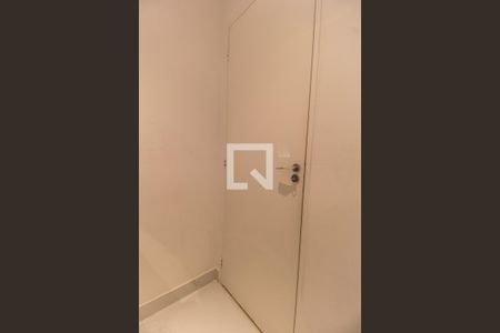 Casa de condomínio à venda com 389m², 4 quartos e 3 vagas Casa de condomínio à venda com 389m², 4 quartos e 3 vagasLavabo