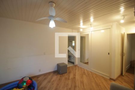 Casa de condomínio à venda com 389m², 4 quartos e 3 vagas Casa de condomínio à venda com 389m², 4 quartos e 3 vagasSuíte 2