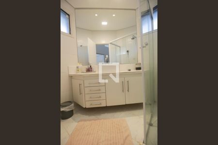 Casa de condomínio à venda com 389m², 4 quartos e 3 vagas Casa de condomínio à venda com 389m², 4 quartos e 3 vagasBanheiro