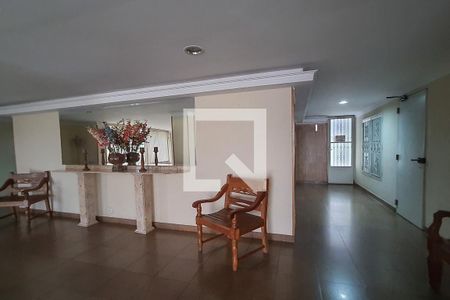 Apartamento à venda com 74m², 3 quartos e sem vaga Apartamento à venda com 74m², 3 quartos e sem vagaHall