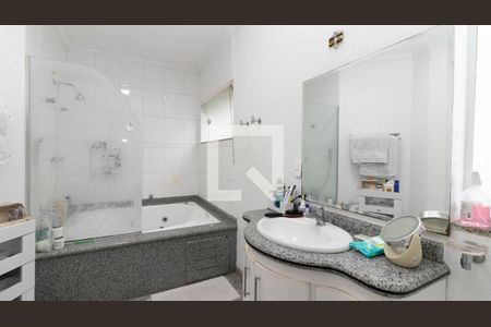 Casa à venda com 430m², 3 quartos e 4 vagasBanheiro da Suíte 3