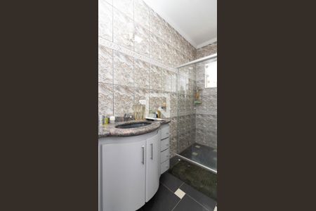 Casa à venda com 430m², 3 quartos e 4 vagasBanheiro da Suíte 1