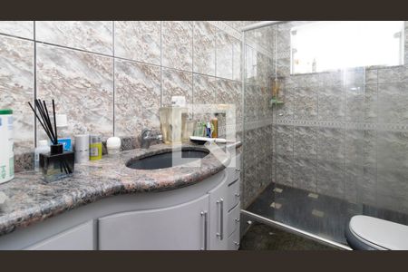 Casa à venda com 430m², 3 quartos e 4 vagasBanheiro da Suíte 1