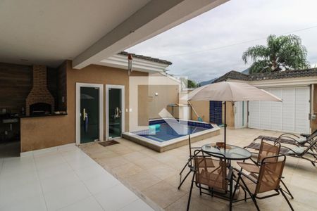 Casa de condomínio à venda com 248m², 4 quartos e 1 vagaÁrea Externa