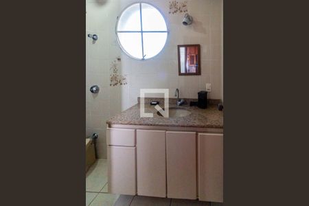 Apartamento à venda com 180m², 4 quartos e 2 vagas Apartamento à venda com 180m², 4 quartos e 2 vagasSuíte Banheiro