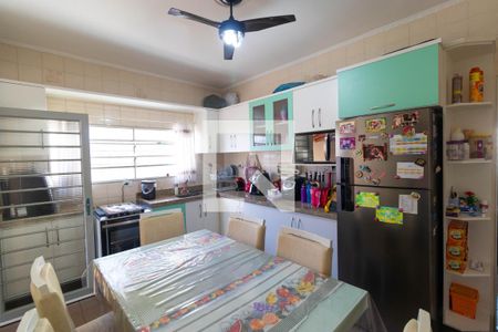 Casa à venda com 146m², 3 quartos e 2 vagas Casa à venda com 146m², 3 quartos e 2 vagasCozinha