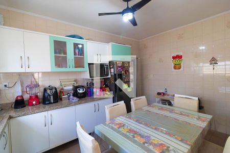 Casa à venda com 146m², 3 quartos e 2 vagas Casa à venda com 146m², 3 quartos e 2 vagasCozinha