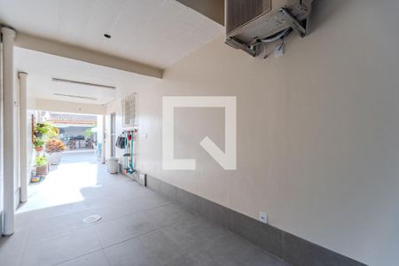 Casa à venda com 230m², 4 quartos e 4 vagas Casa à venda com 230m², 4 quartos e 4 vagasGaragem