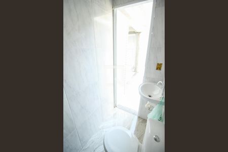 Casa à venda com 172m², 3 quartos e 2 vagas Casa à venda com 172m², 3 quartos e 2 vagasBanheiro externo