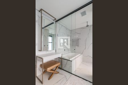 Apartamento à venda com 281m², 3 quartos e 3 vagas Apartamento à venda com 281m², 3 quartos e 3 vagasBanheiro da Suíte 2