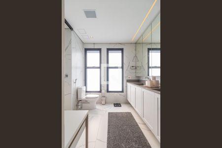 Apartamento à venda com 281m², 3 quartos e 3 vagas Apartamento à venda com 281m², 3 quartos e 3 vagasBanheiro da Suíte 2