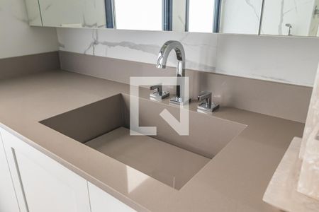 Apartamento à venda com 281m², 3 quartos e 3 vagas Apartamento à venda com 281m², 3 quartos e 3 vagasBanheiro da Suíte 2