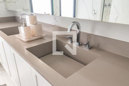 Apartamento à venda com 281m², 3 quartos e 3 vagas Apartamento à venda com 281m², 3 quartos e 3 vagasBanheiro da Suíte 2