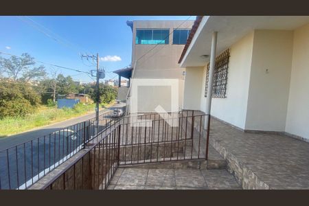 Varanda de casa à venda com 3 quartos, 360m² em Nova Gameleira, Belo Horizonte