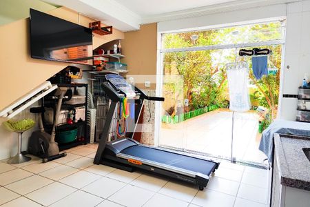 Casa à venda com 180m², 3 quartos e 2 vagas Casa à venda com 180m², 3 quartos e 2 vagasÁrea de Serviço