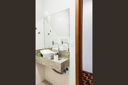 Casa à venda com 180m², 3 quartos e 2 vagas Casa à venda com 180m², 3 quartos e 2 vagasBanheiro Social