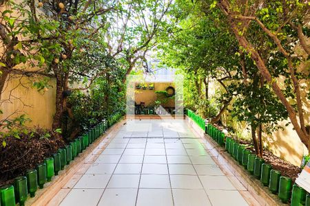 Casa à venda com 180m², 3 quartos e 2 vagas Casa à venda com 180m², 3 quartos e 2 vagasQuintal