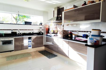 Casa à venda com 180m², 3 quartos e 2 vagas Casa à venda com 180m², 3 quartos e 2 vagasCozinha