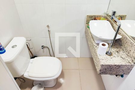 Casa à venda com 180m², 3 quartos e 2 vagas Casa à venda com 180m², 3 quartos e 2 vagasBanheiro Social