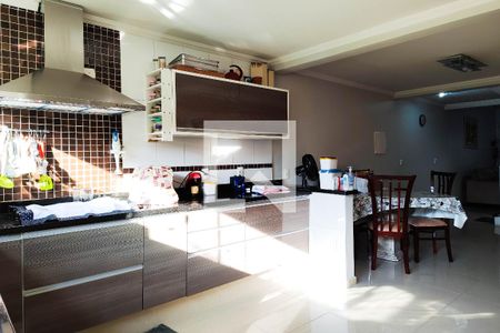 Casa à venda com 180m², 3 quartos e 2 vagas Casa à venda com 180m², 3 quartos e 2 vagasCozinha