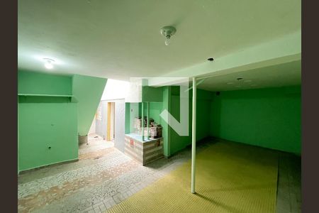 Casa à venda com 92m², 2 quartos e 2 vagasPorão