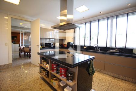 Casa de condomínio à venda com 805m², 4 quartos e 4 vagasCozinha