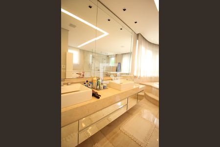 Casa de condomínio à venda com 805m², 4 quartos e 4 vagasBanheiro da Suíte 1