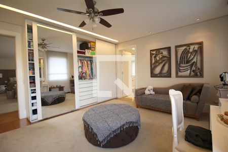 Casa de condomínio à venda com 805m², 4 quartos e 4 vagasCloset da suíte 1