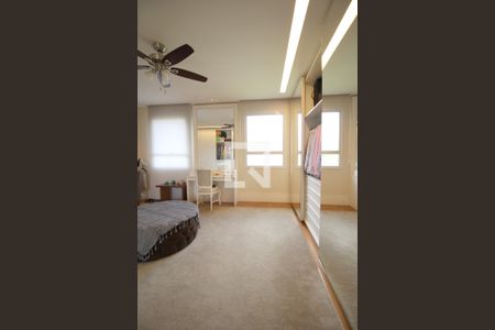 Casa de condomínio à venda com 805m², 4 quartos e 4 vagasCloset da suíte 1