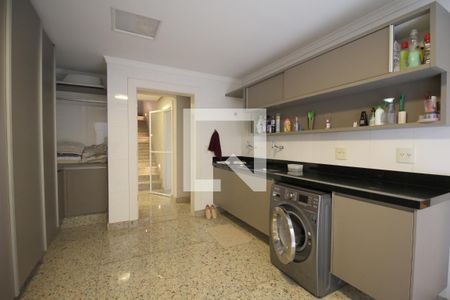 Casa de condomínio à venda com 805m², 4 quartos e 4 vagasÁrea de Serviço