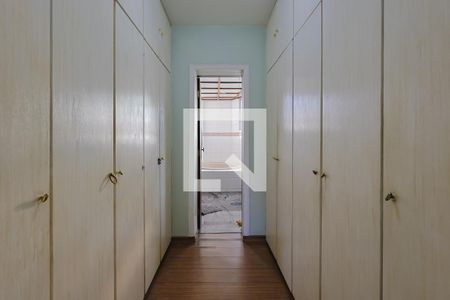 Apartamento à venda com 186m², 4 quartos e 3 vagas Apartamento à venda com 186m², 4 quartos e 3 vagasCloset da suíte